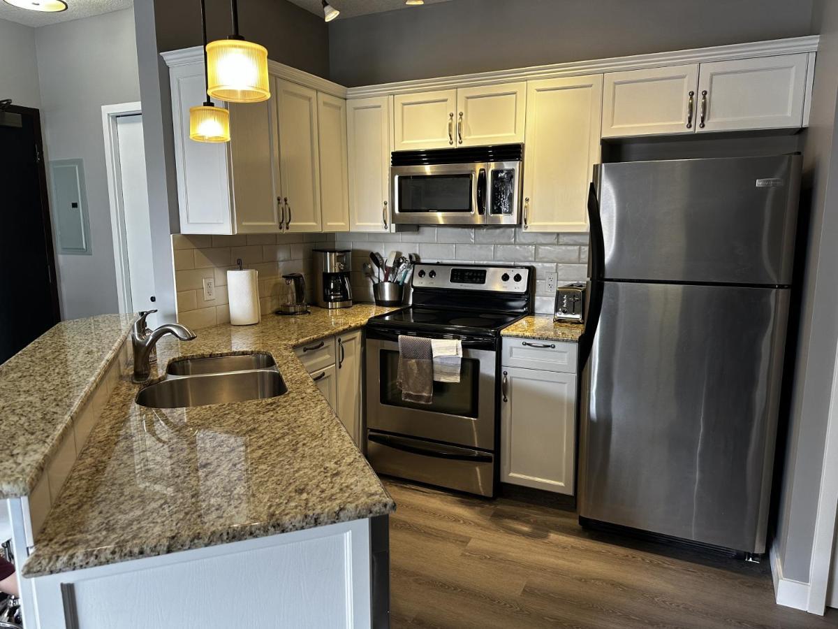 Luxury Two Queen Beds Condo - Grande Rockies Resort Indoor Parking Pool Hot Tub Gym Canmore Buitenkant foto