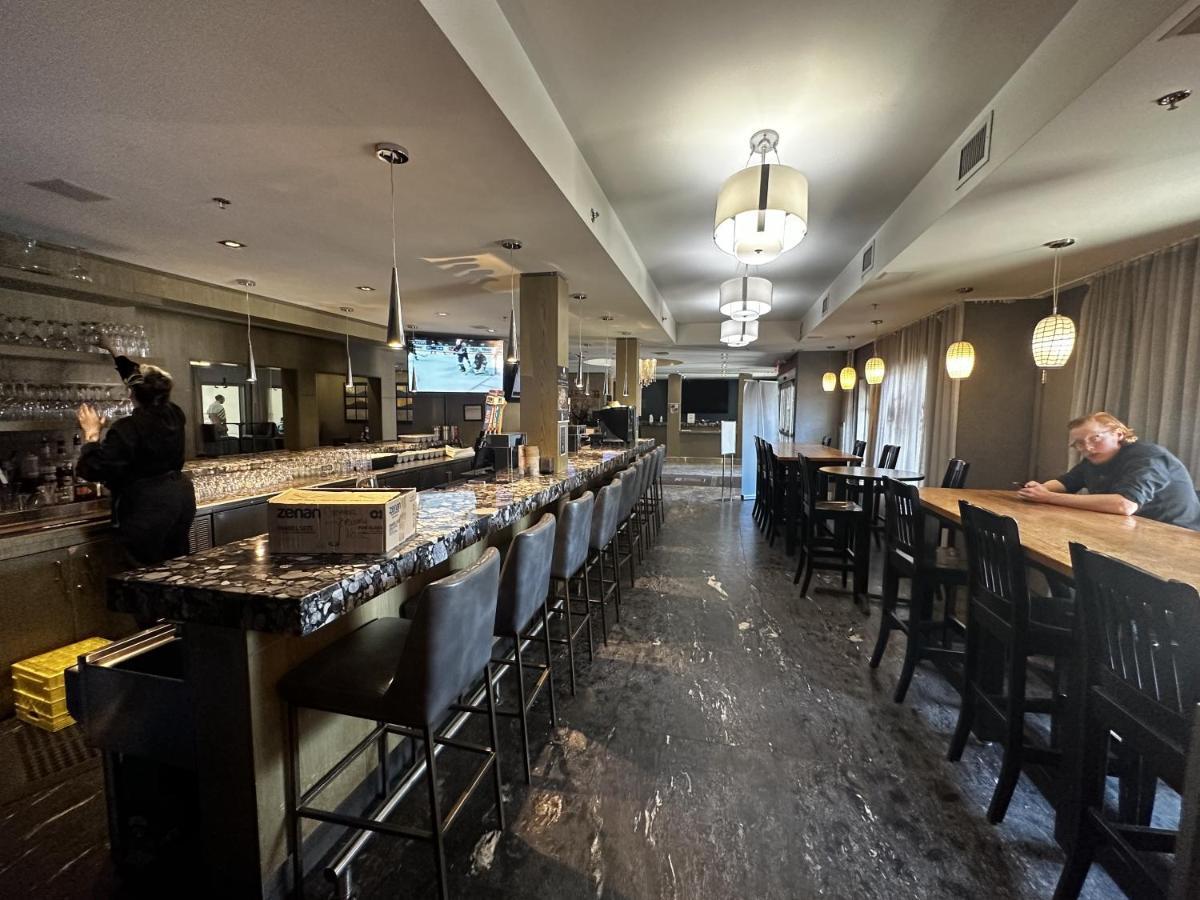 Luxury Two Queen Beds Condo - Grande Rockies Resort Indoor Parking Pool Hot Tub Gym Canmore Buitenkant foto