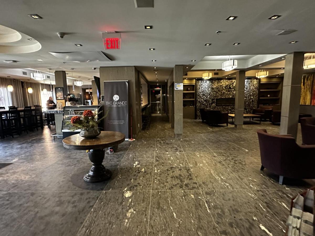 Luxury Two Queen Beds Condo - Grande Rockies Resort Indoor Parking Pool Hot Tub Gym Canmore Buitenkant foto